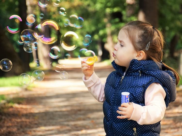 Come aiutare i bambini a riconoscere, capire, gestire e manifestare le proprie e altrui emozioni